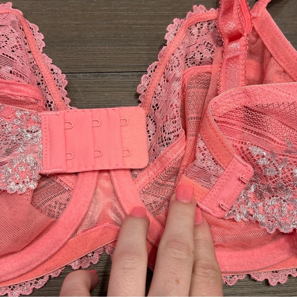 Wacoal 65191 Embrace Lace Bra - Picture 5 of 8